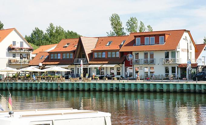 Hotel zur Brücke Greifswald Exterior foto
